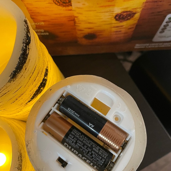 Set of 3 flameless candles, varied height, wood look, with remote - Picture 4 of 10